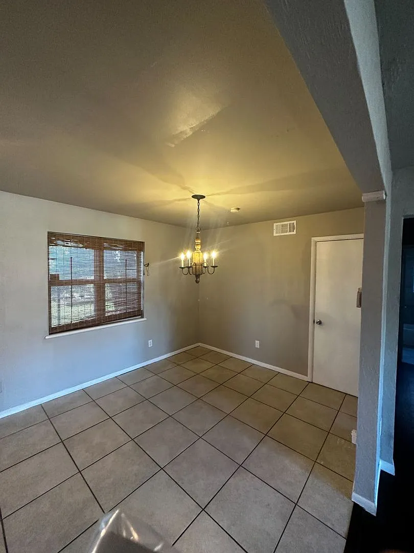 Great Location - Wood Floors — Photo 3
