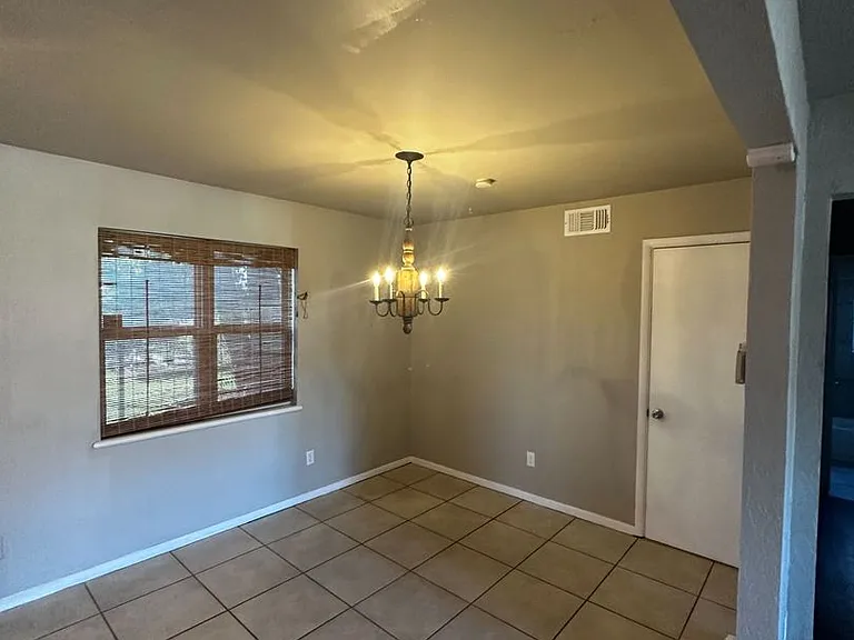 5020 Memory Ln — Photo 3