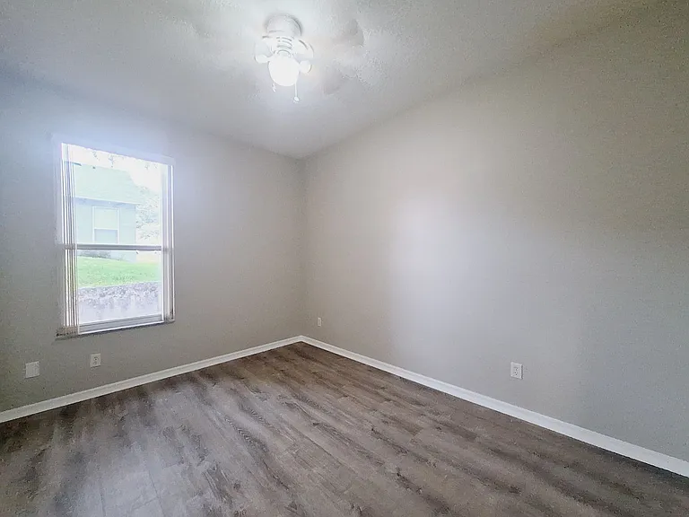 1181 Dekleva Dr — Photo 18