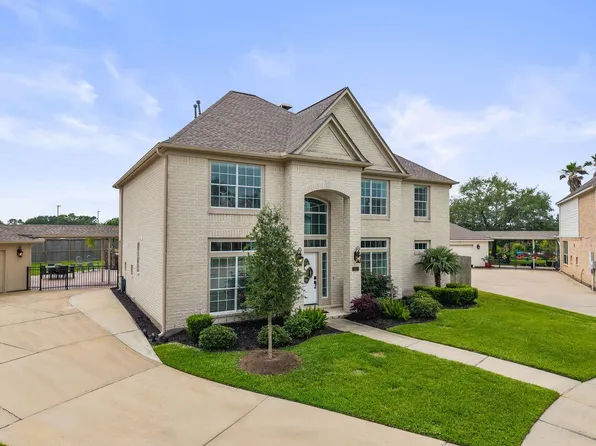 137 Bending Brook Ln, Dickinson, TX 77539