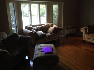 6 Radnor Rd, Plainview, NY 11803