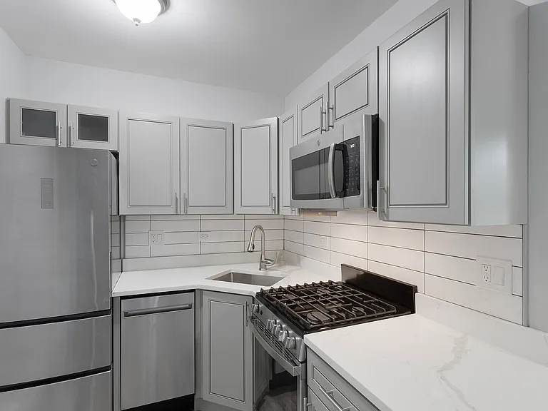 The 1521 Sherwin — Photo 3