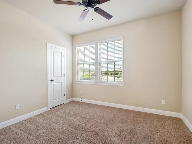 2921 Desert Candle Dr — Photo 30