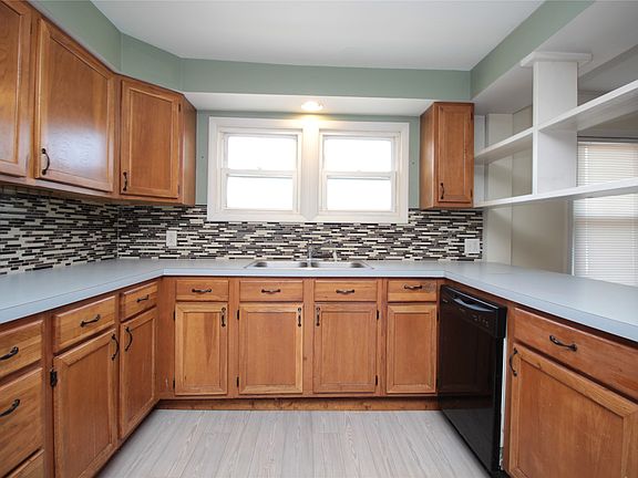 2nd image of 10 Decatur St