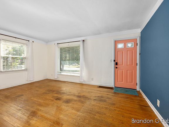 5th image of 706 Harlan Ave NE