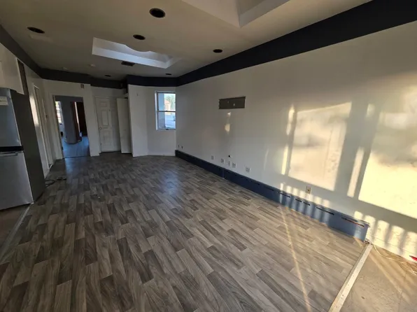 1405 43rd Street image 3 of 11