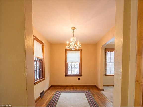 5th image of 998 S Union Ave