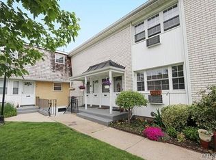 4715 Wilshire Ln, Oakdale, NY 11769
