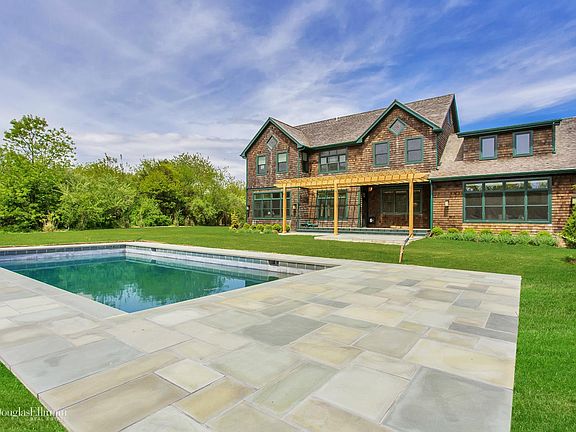 4th image of 1470 Evergreen Ln