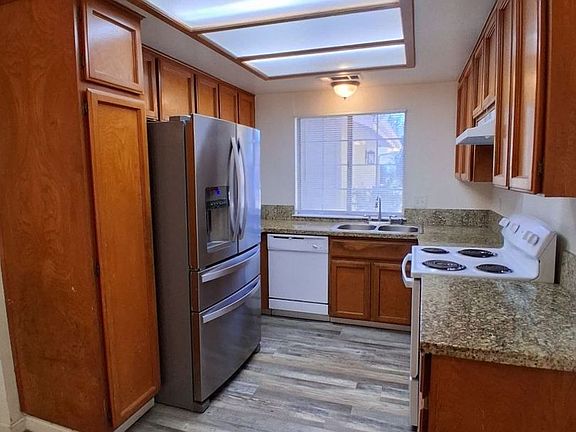 5th image of 2068 W Magill Ave