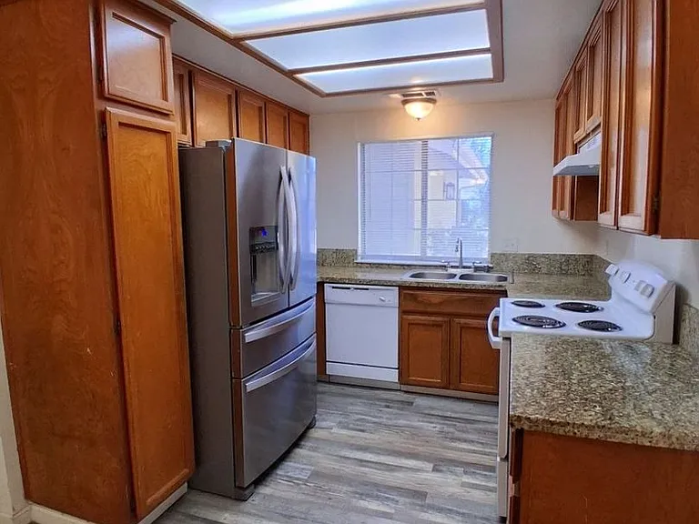 2068 W Magill Ave — Photo 5