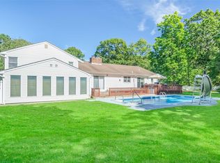 8 Roberts Rd W, Shirley, NY 11967