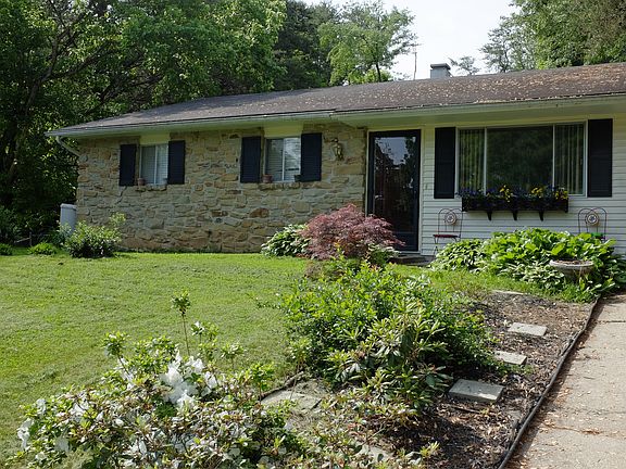 2nd image of 1312 E Richland Dr