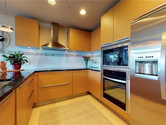 4th image of 175 1st St S APT 411