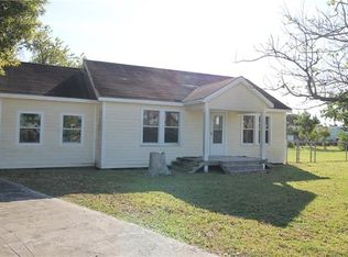 101 S Main St, Seadrift, TX 77983