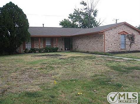 3rd image of 1501 Amherst Dr
