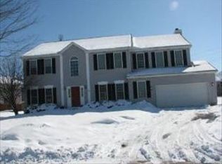 205 Midway Ct, Crystal Lake, IL 60012