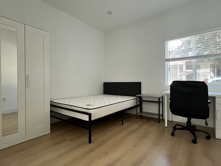 1153 W 37th Dr #1 — Photo 10
