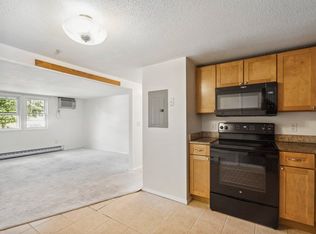 870 Haverhill St APT 11B, Rowley, MA 01969