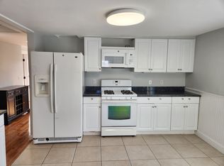 17 Roundy St #2, Beverly, MA 01915