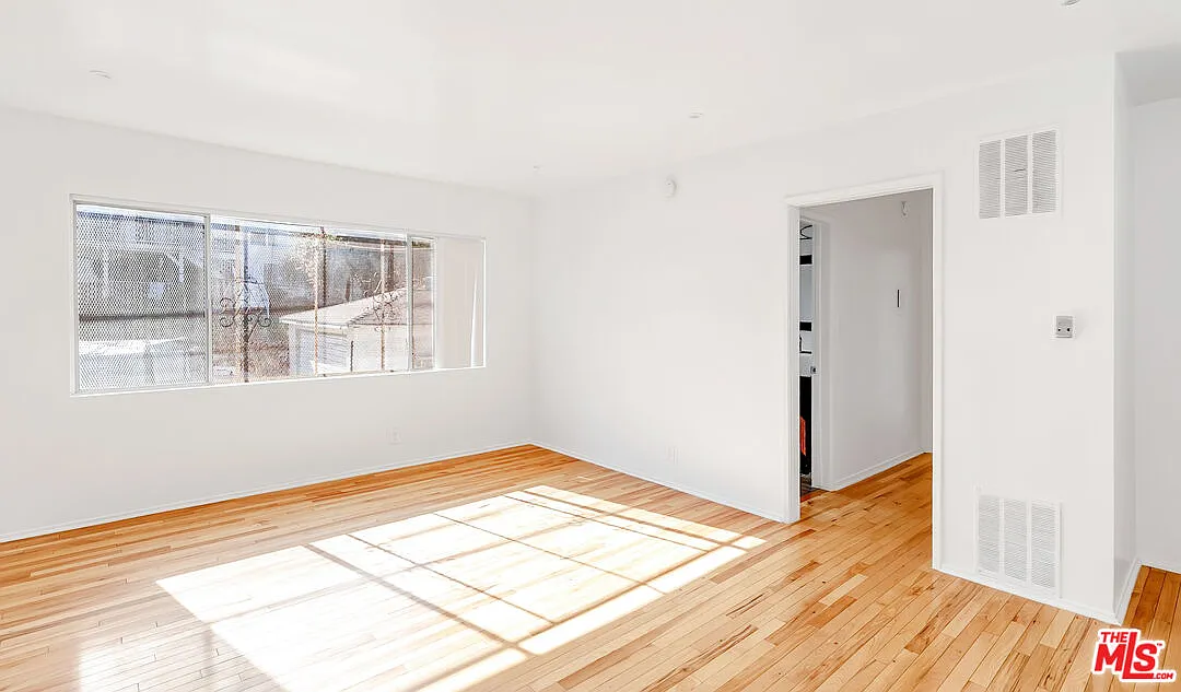 2 bed, 2.0 bath, 900 sqft, $2,795 — Photo 3