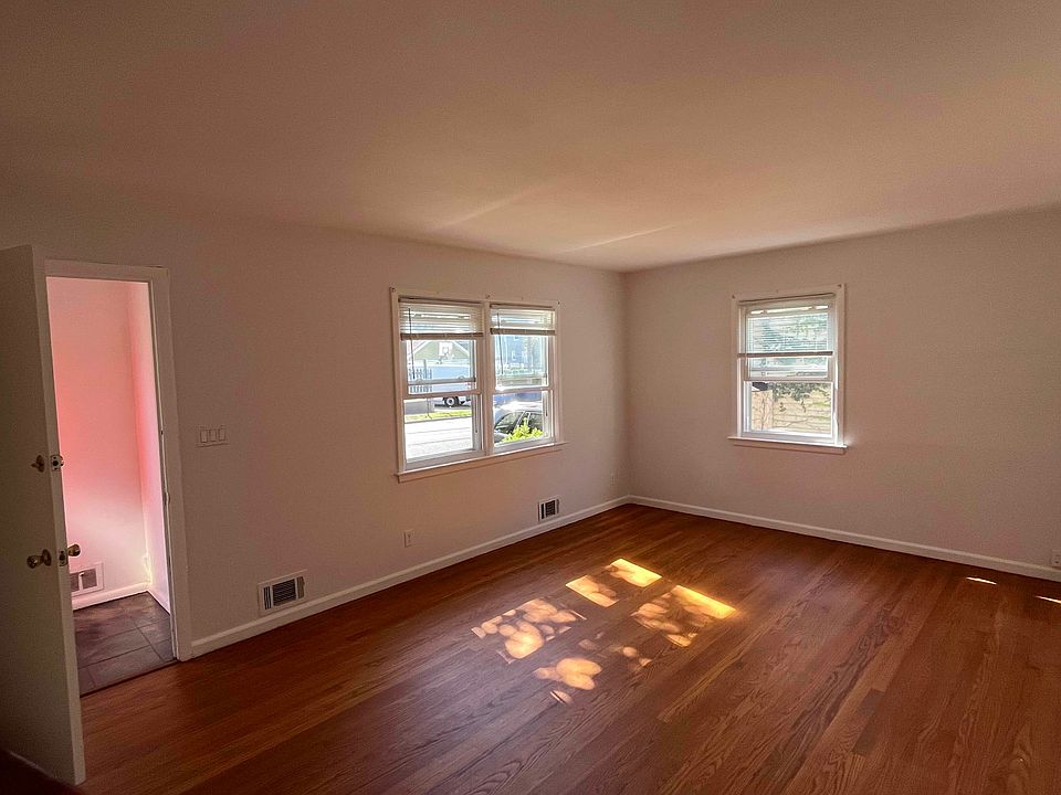 Living room is accessed through small vestibule at left.