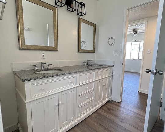 5th image of 710 S Saint Andrews Pl #11
