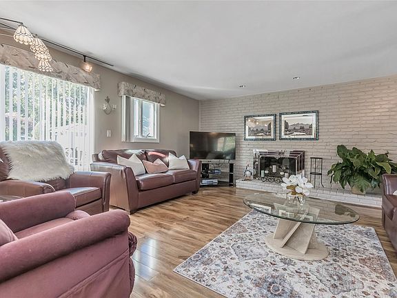 4th image of 80 Twin Oaks Dr