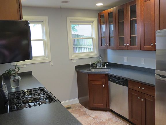 4th image of 513 S Patterson Park Ave