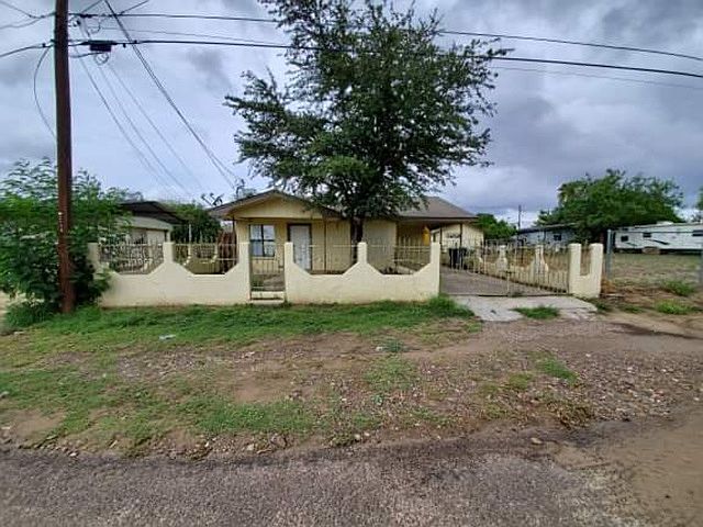 1st image of 609 Diaz Ave