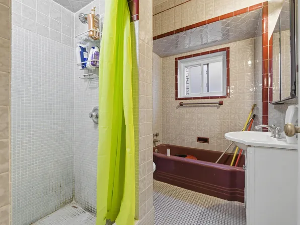 6020 Broadway image 24 of 34