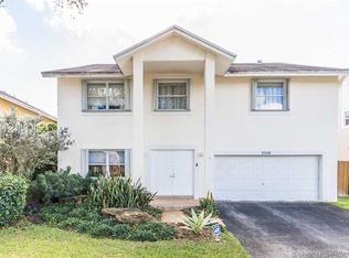 9590 SW 11th St, Pembroke Pines, FL 33025