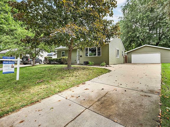 3rd image of 13 Arizona Cir
