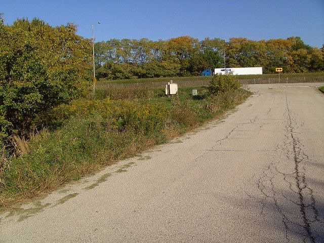 1st image of 10S158 White Deer Dr