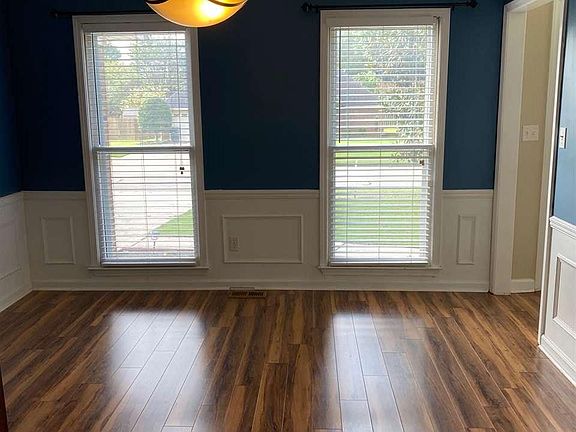 5th image of 1243 Meadow Park Dr SE