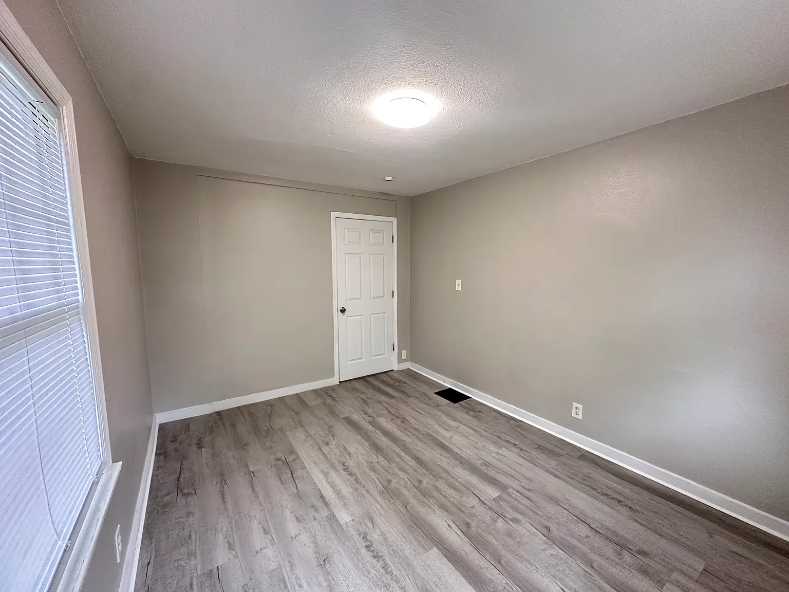 2 bed, 954 sqft, $1,300 — Photo 3