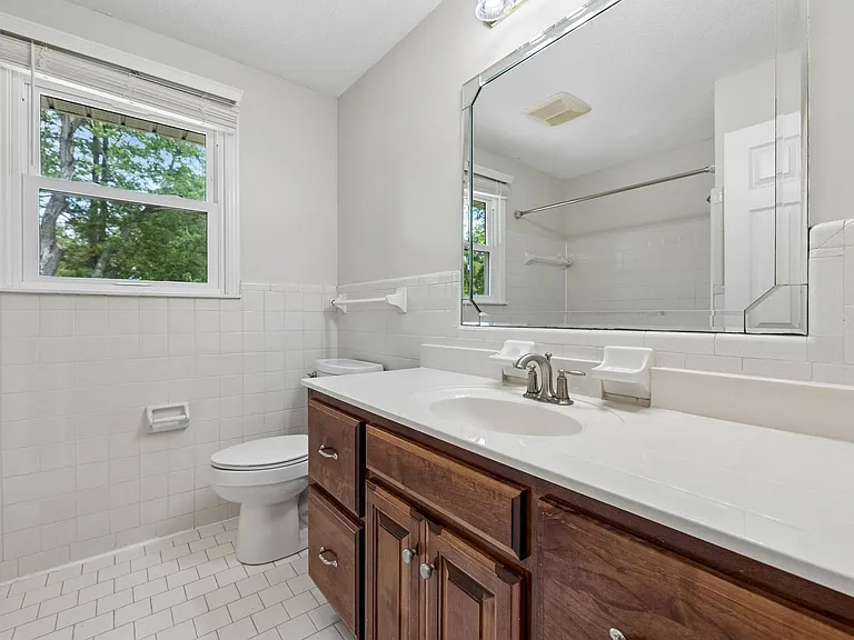 1810 Theresa Dr — Photo 27