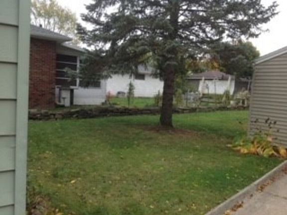 3rd image of 820 Lindsay Ave