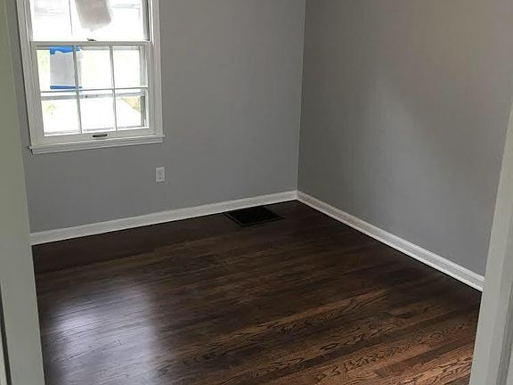 5th image of 1810 Charlton Ave