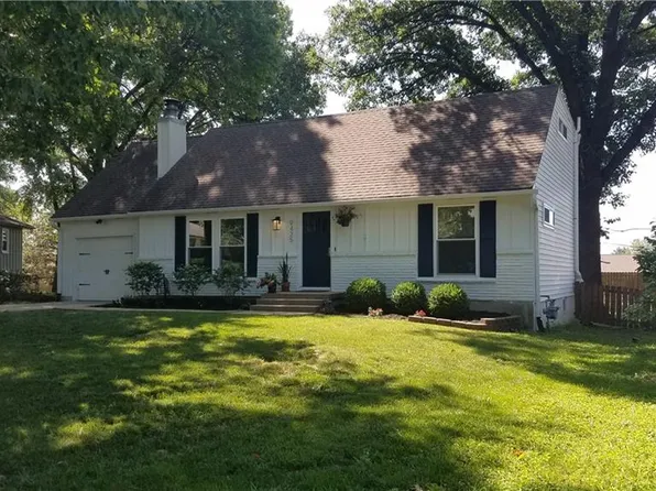 9425 Mackey St, Overland Park, KS 66212