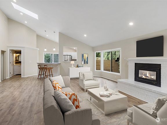 Spacious light filled great room virtually staged>