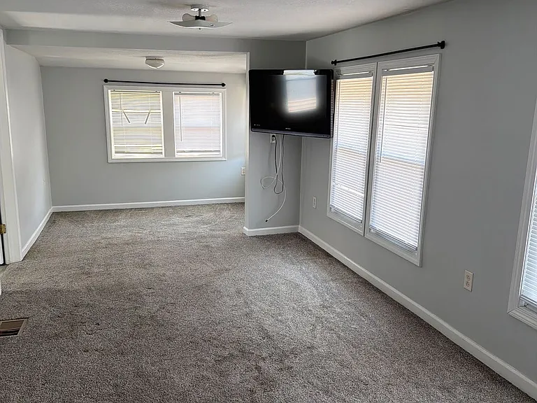 183 W Seneca St — Photo 5