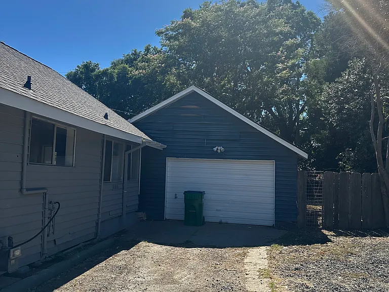 213 Park St — Photo 3