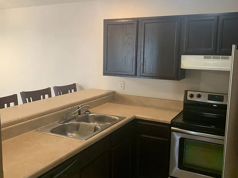 1820-6 Tryon Dr — Photo 33