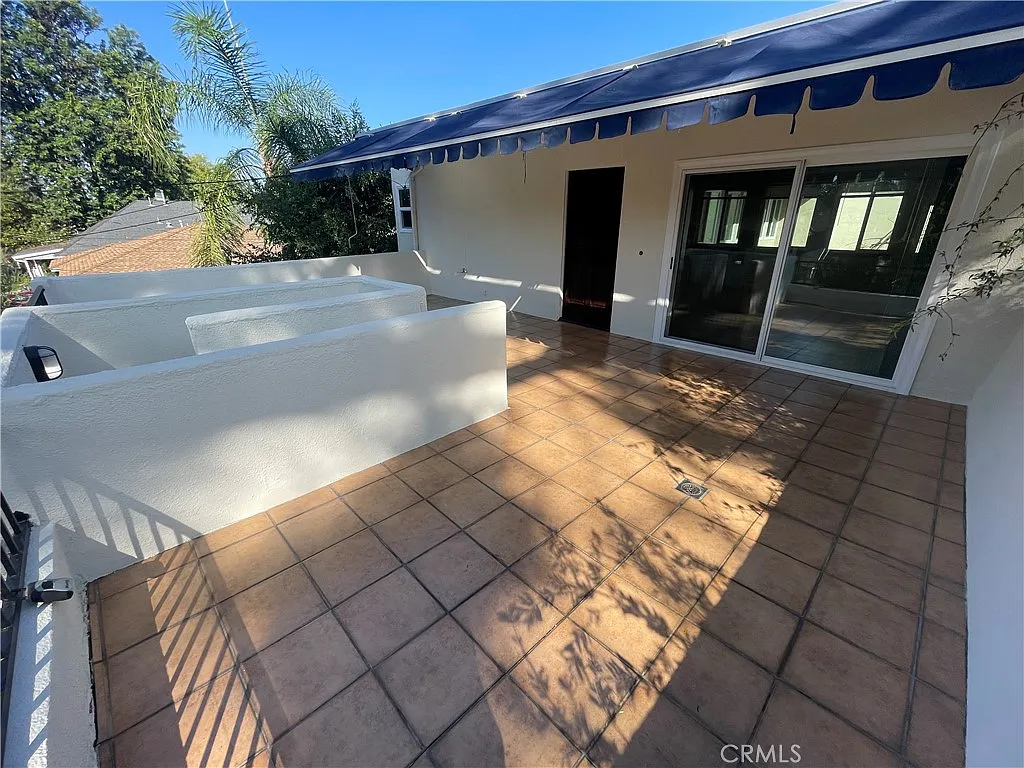 3 bed, 5532 sqft, $3,000 — Photo 1
