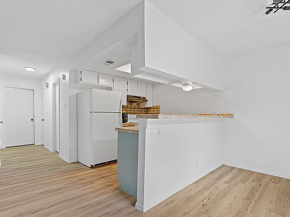 4th image of 2409 La Casa Dr #A