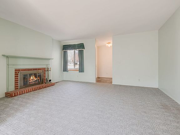4th image of 4 Barclay Ct