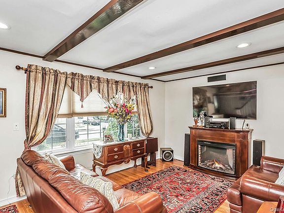 5th image of 93 Gilroy Avenue