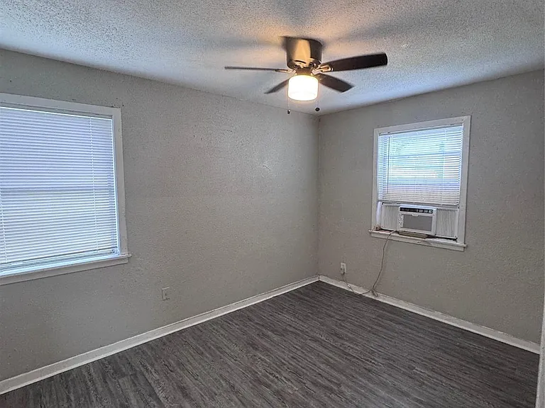 1610 Mystic St — Photo 5