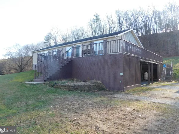 7 Dragon Dr, Mc Veytown, PA 17051